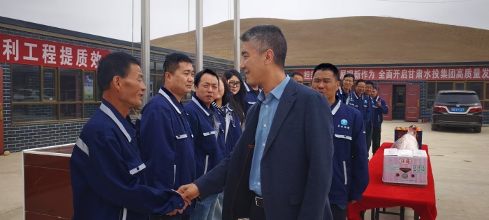 董事长握手_副本.jpg